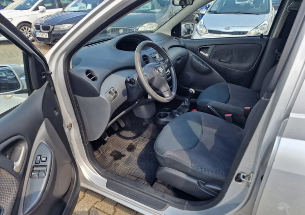 Toyota Yaris cena 6499 przebieg: 166177, rok produkcji 2003 z Daleszyce małe 137